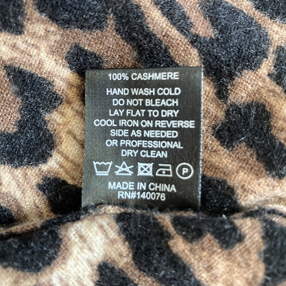 Generation Love Cashmere Cheetah Print Cold Shoulder Sweater M - Picture 9 of 11